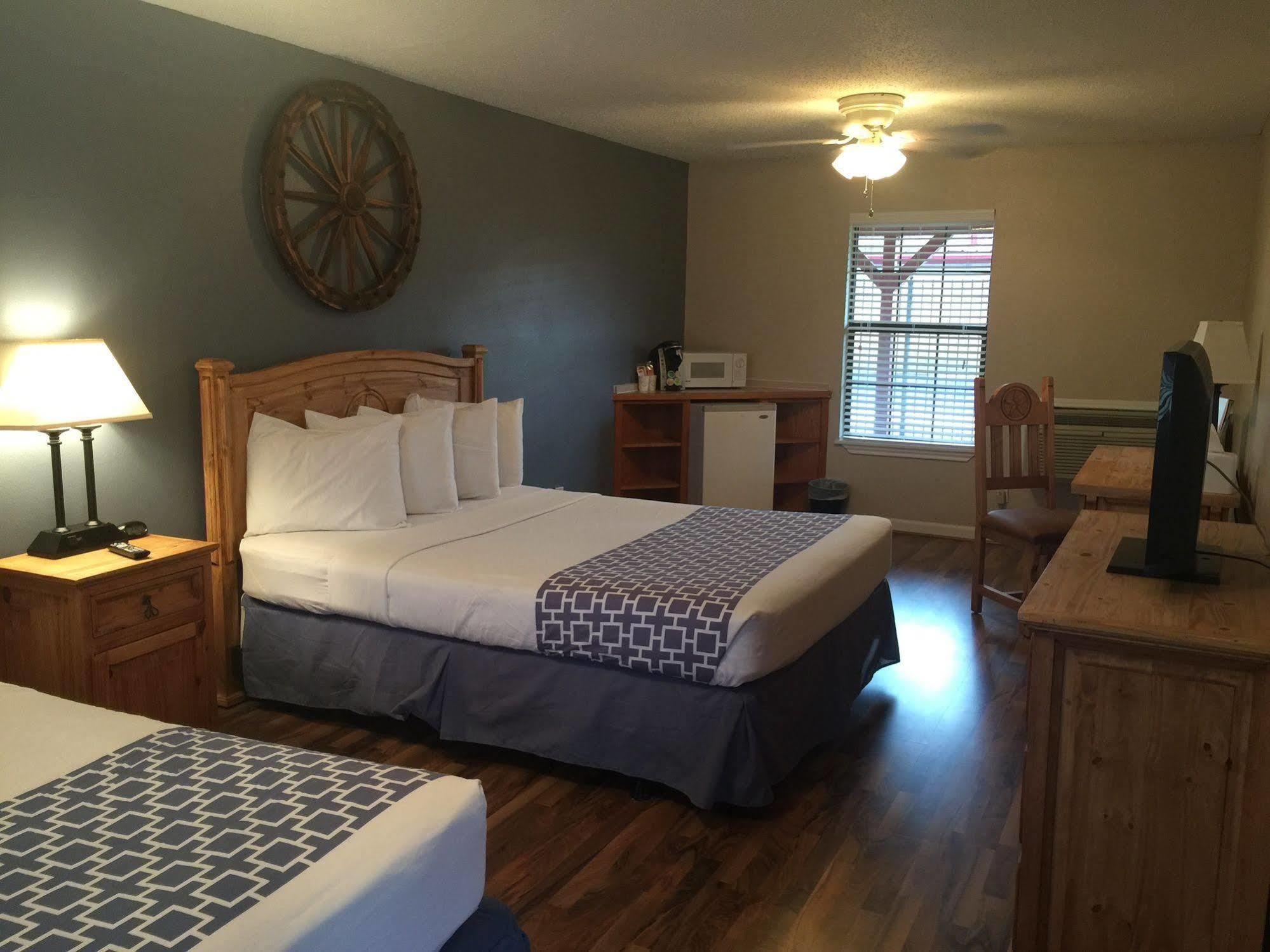 Four Horseman Travel Lodge Pilot Point Luaran gambar